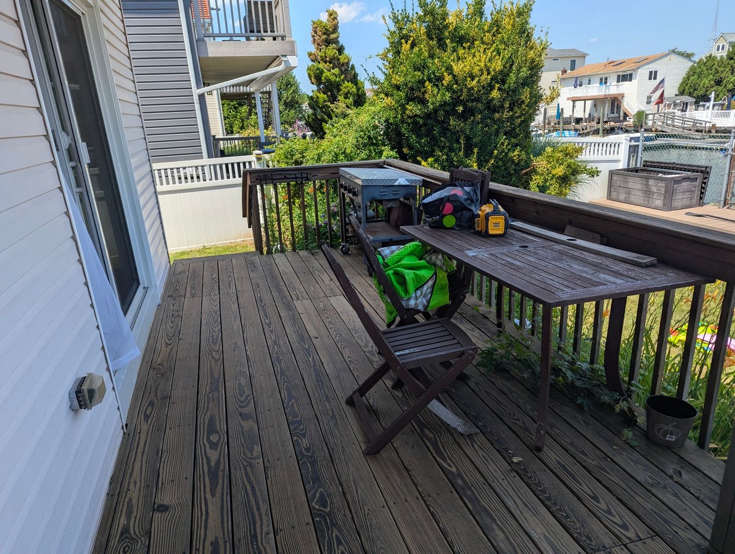Renovated 1-Bedroom Apartment with Water Views, Private Entrance & Utilities Included – photo 1