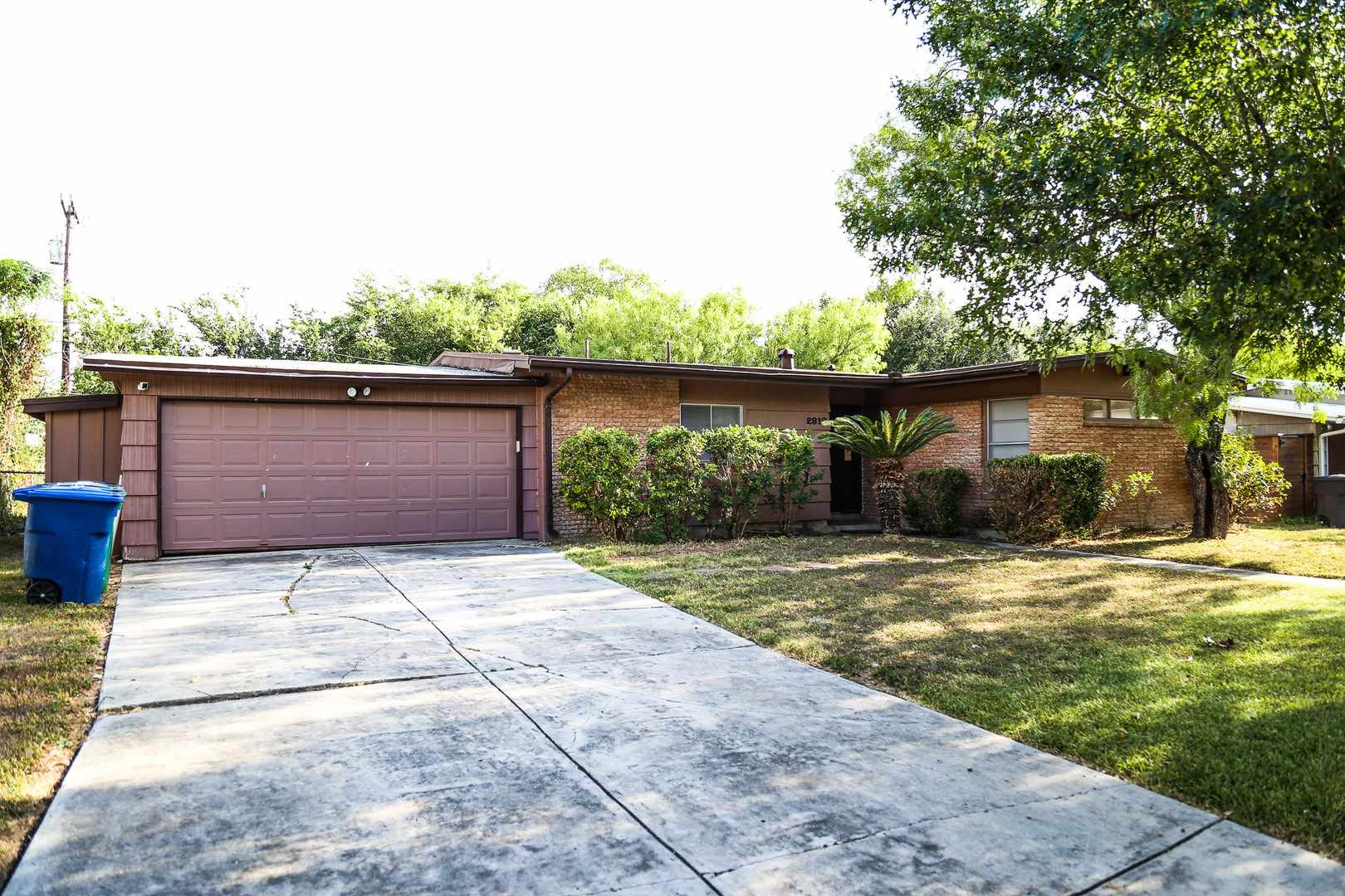 Charming 3-bedroom, 2-bath tucked away in highly desirable Northwood – photo 2