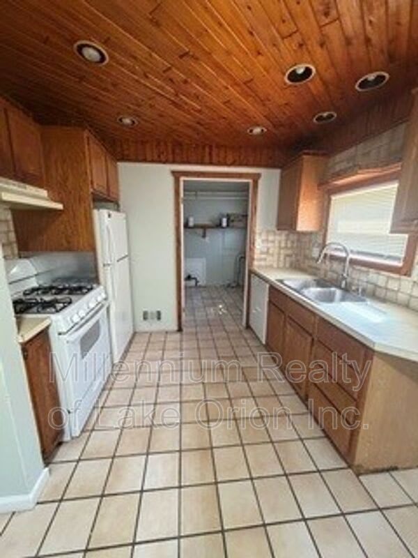844 Kettering Ave – photo 2