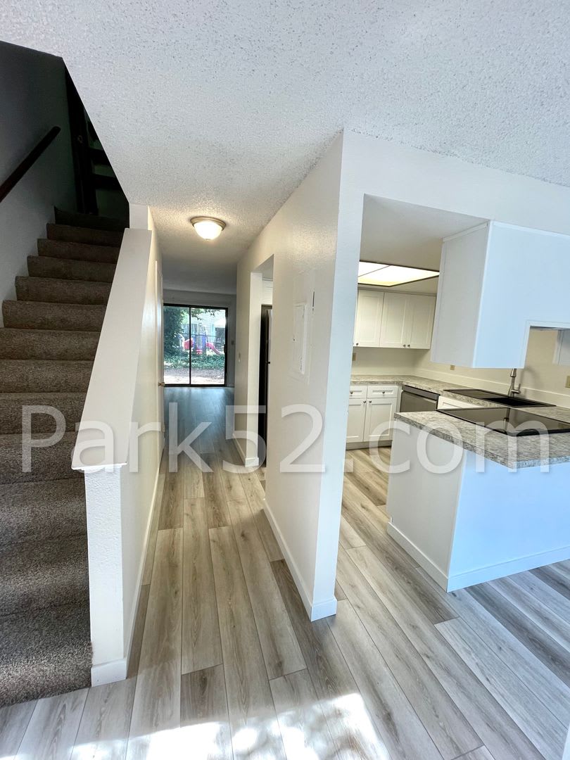 500 Off 1St Full Month Small Pet Friendly Remodeled 2 Bedroom Townhome With Small Yard – photo 3