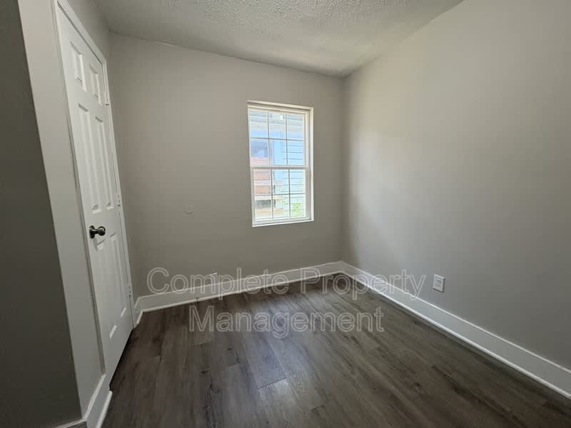 725 Avenue G – photo 5