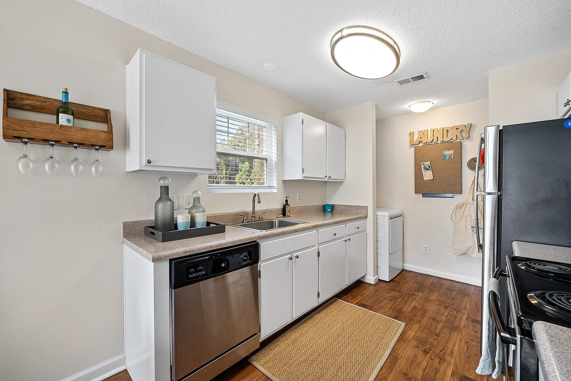 29 Edgewater Apartments – photo 4