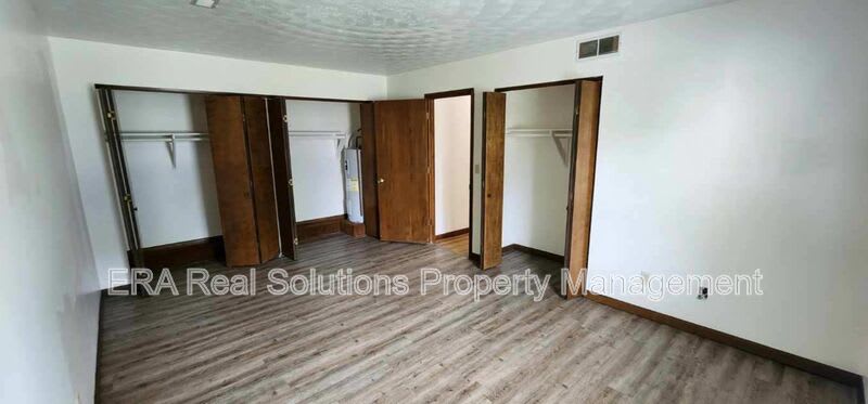 888 West Locust St – photo 5