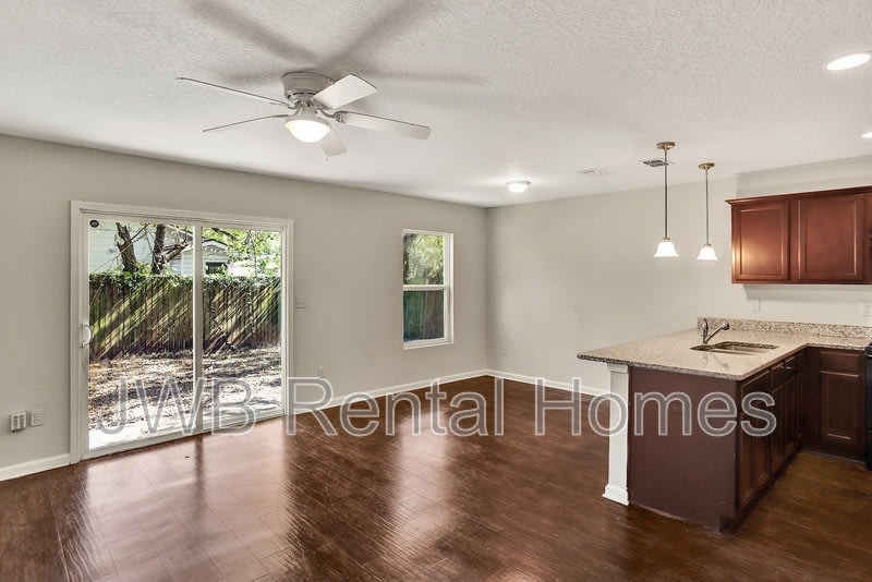 647 Melba St – photo 4