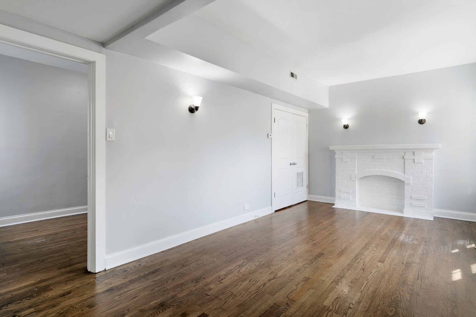 1106 W Glenlake Ave – photo 2