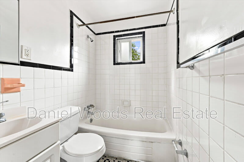 918 Booth St – photo 4