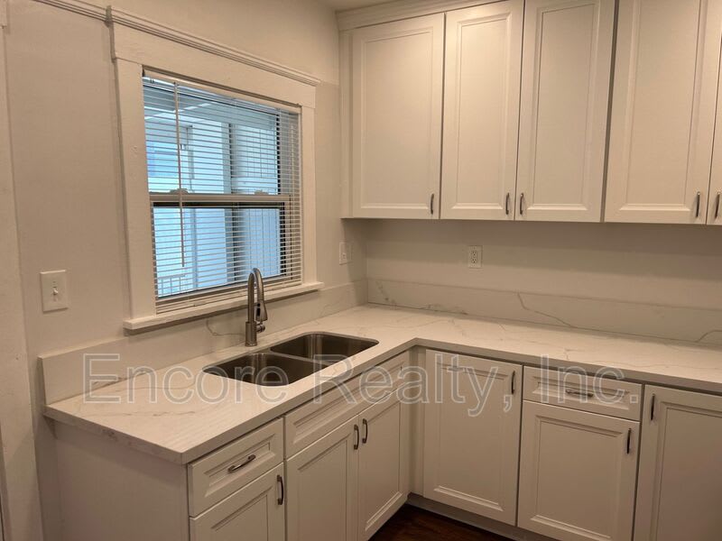 303 3rd Ave – photo 4