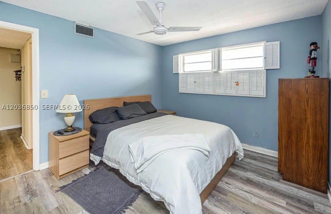 2615 NE 3rd Ct – photo 4