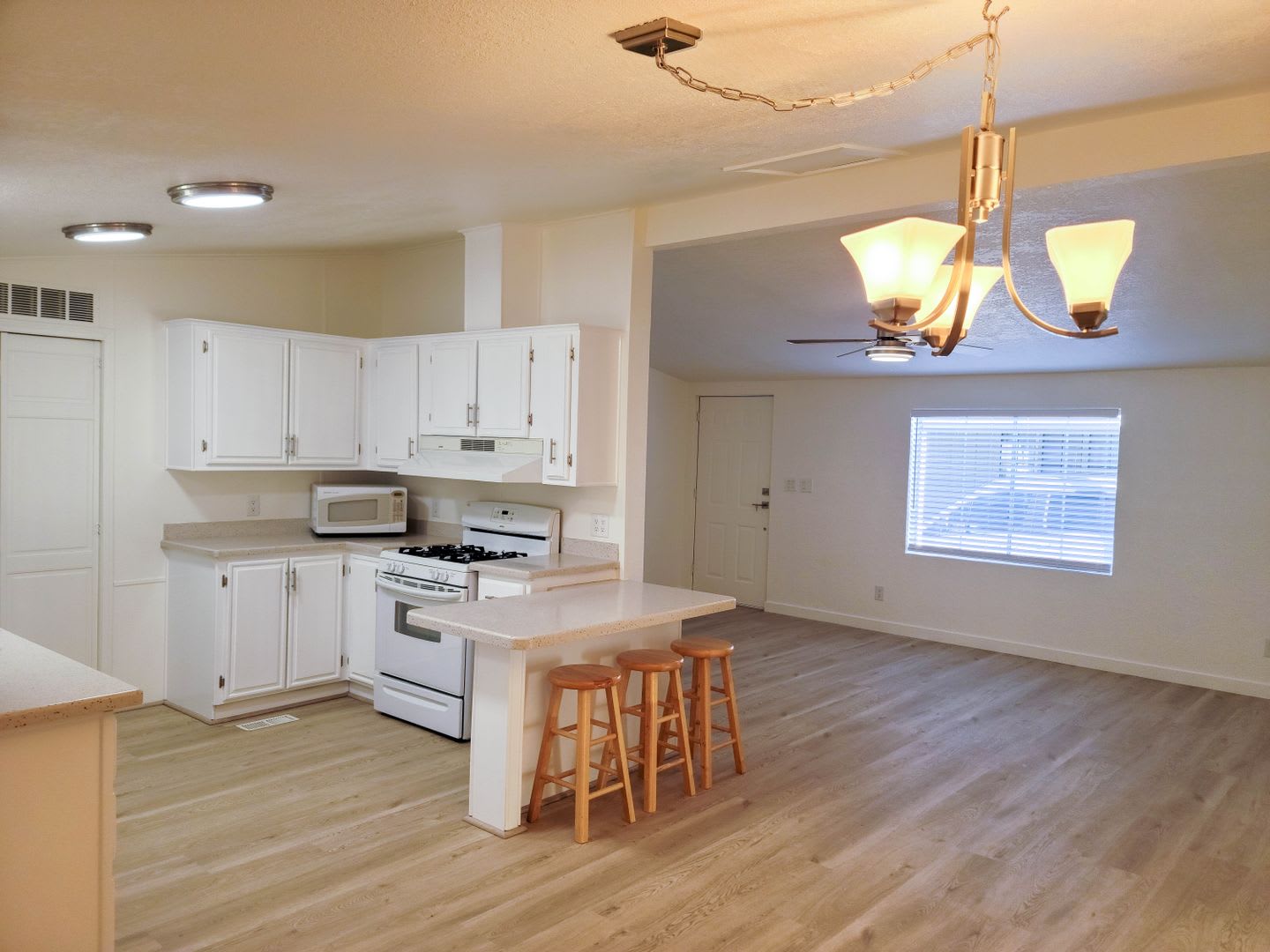 Remodeled 3 Bedroom Home with Shop in Lava Bluff 55+ Community – photo 2