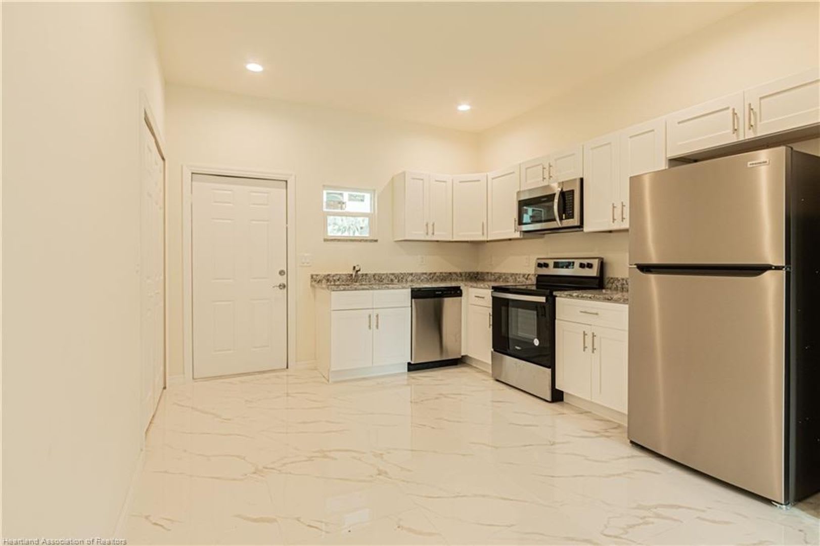 Spacious 2Bd/2Ba Single Family House – photo 5