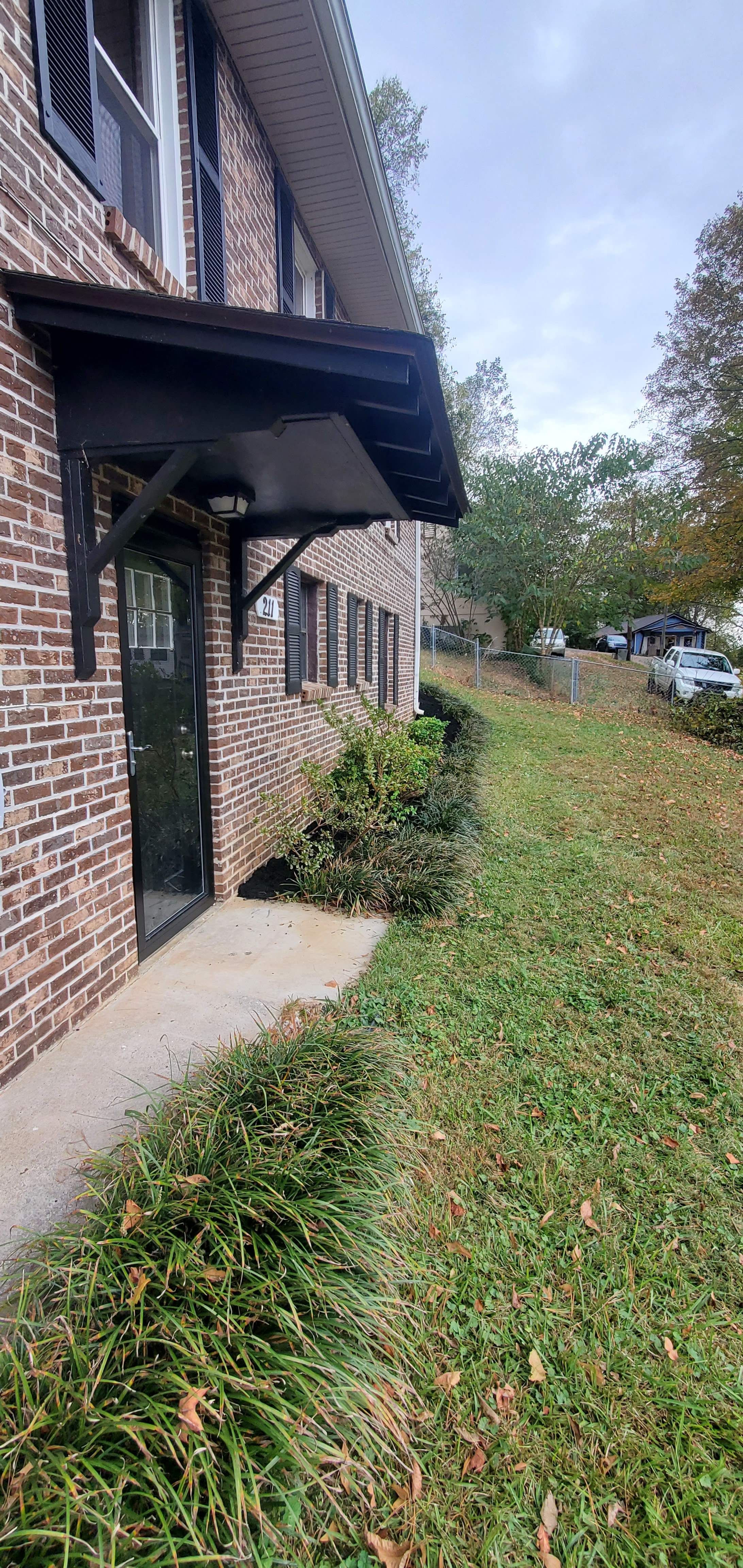 211 Waller St – photo 2