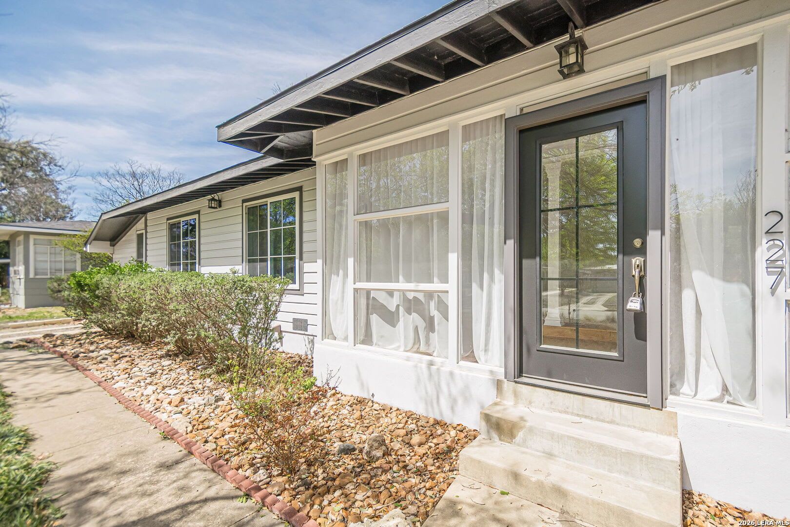 GORGEOUS 4-BEDROOM HOME IN TERRELL HEIGHTS – photo 3