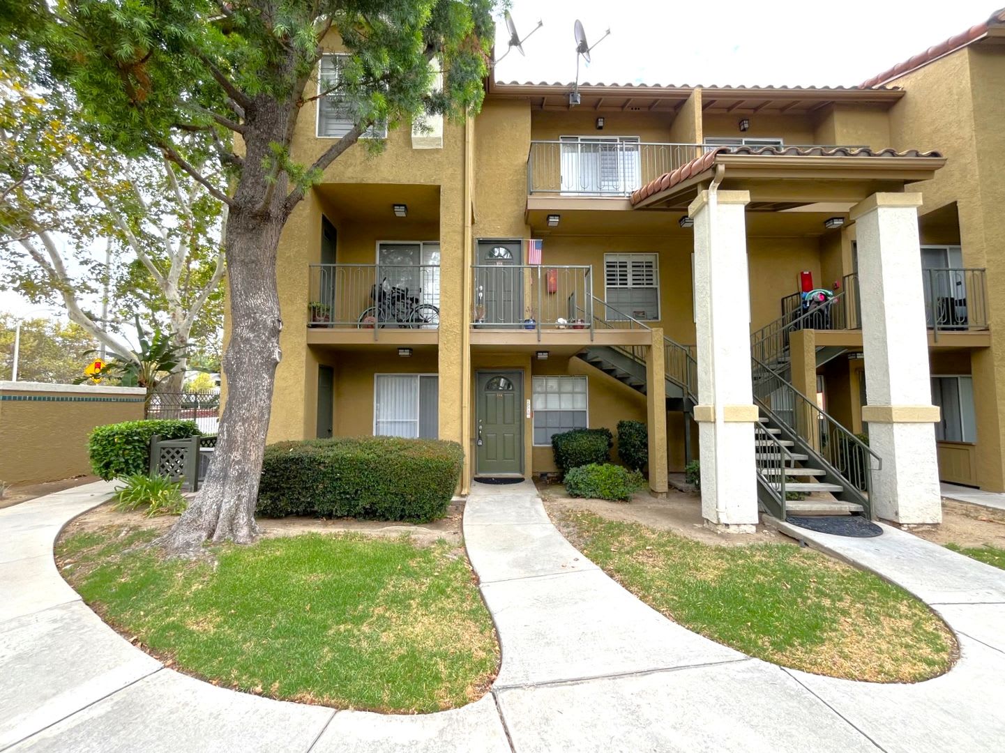 1 bed, 1 bath located in Corona! – photo 2