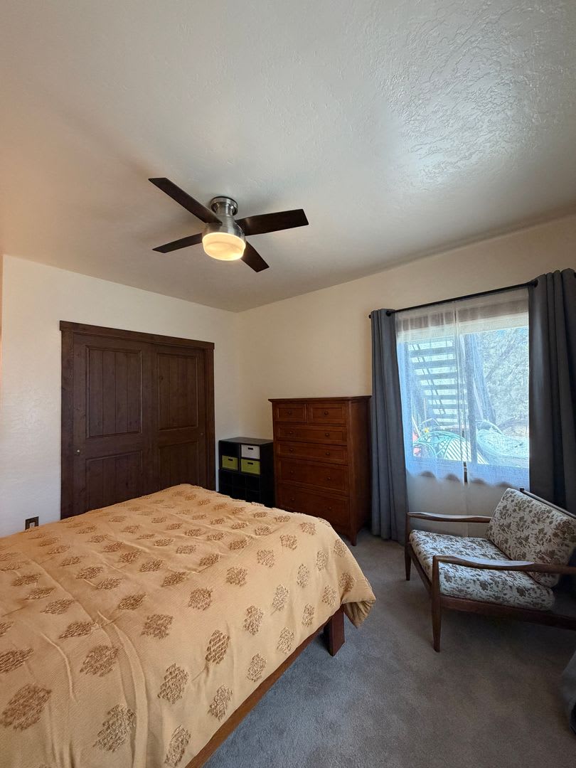 1 Bedroom 1 Bath West Glenwood Apartment for Rent – photo 4