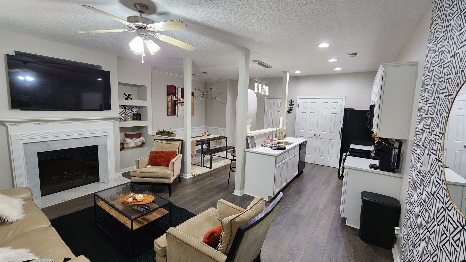 Room in 3 Bedroom Townhome at W Park Cir – photo 5
