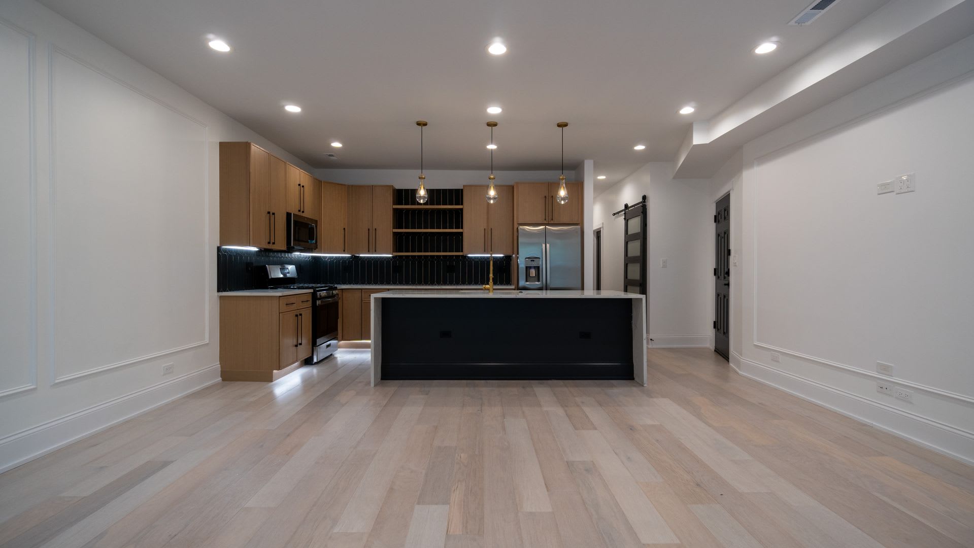 Newly Rehabbed 3-bedroom, 2-bath Gem with In-Unit Washer/Dryer! Discover Uptown Living. – photo 3