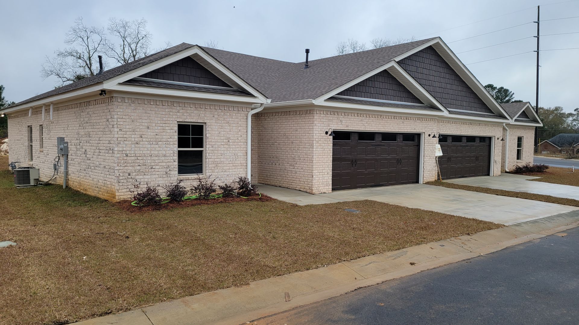 Fully Furnished 3BR/2BA Duplex in Avalon Subdivision! – photo 2