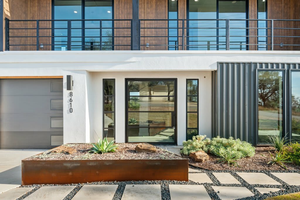 8610 Grandview Drive – photo 2