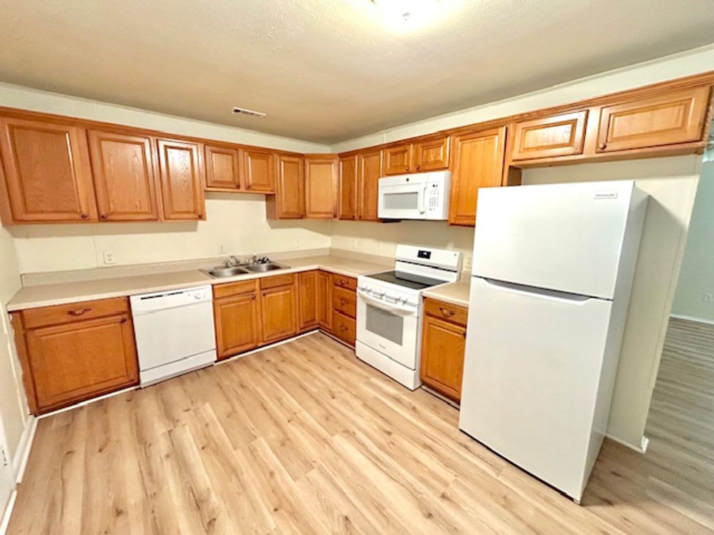 2433 Shepard Cozy Updated 3 Bed 1 Bath Home – photo 5