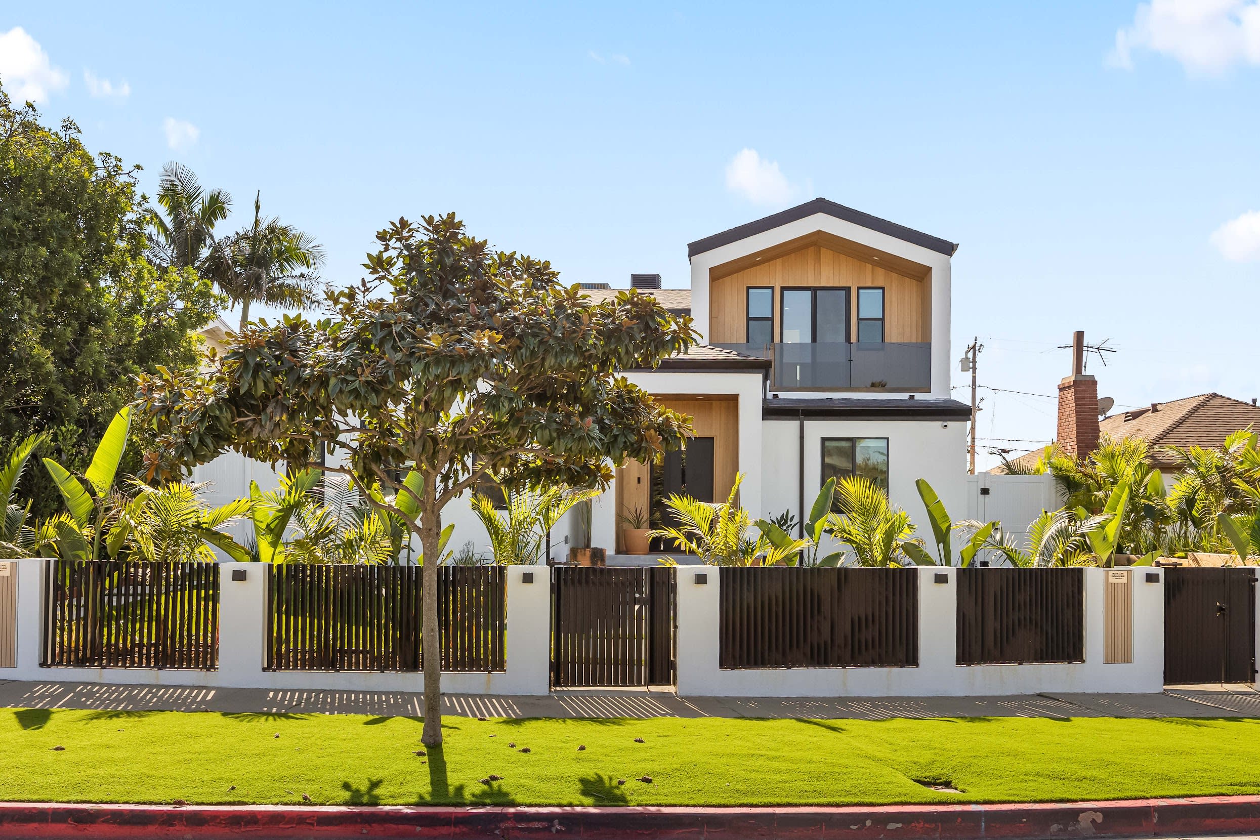 212 W 64th St – photo 1