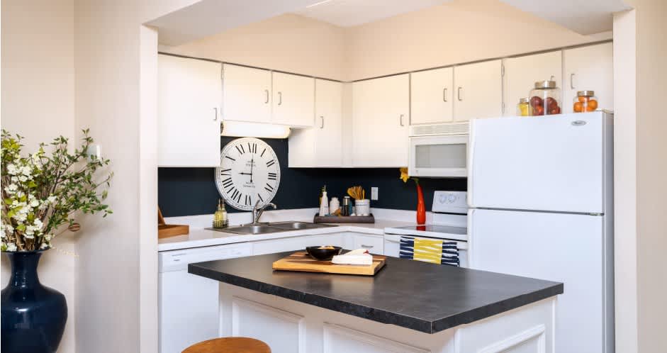 Embassy Park Apartments – photo 3