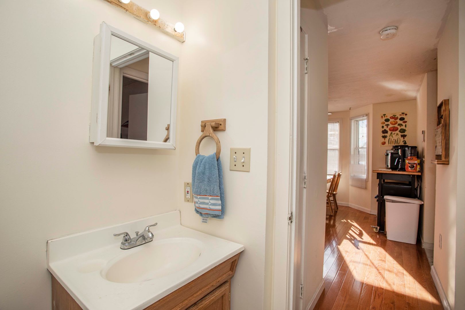 Huge 4 bed 2 bath townhouse near Northeastern with a move in special! – photo 3