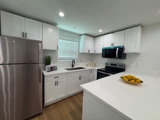 1305 East 46th Street – photo 2