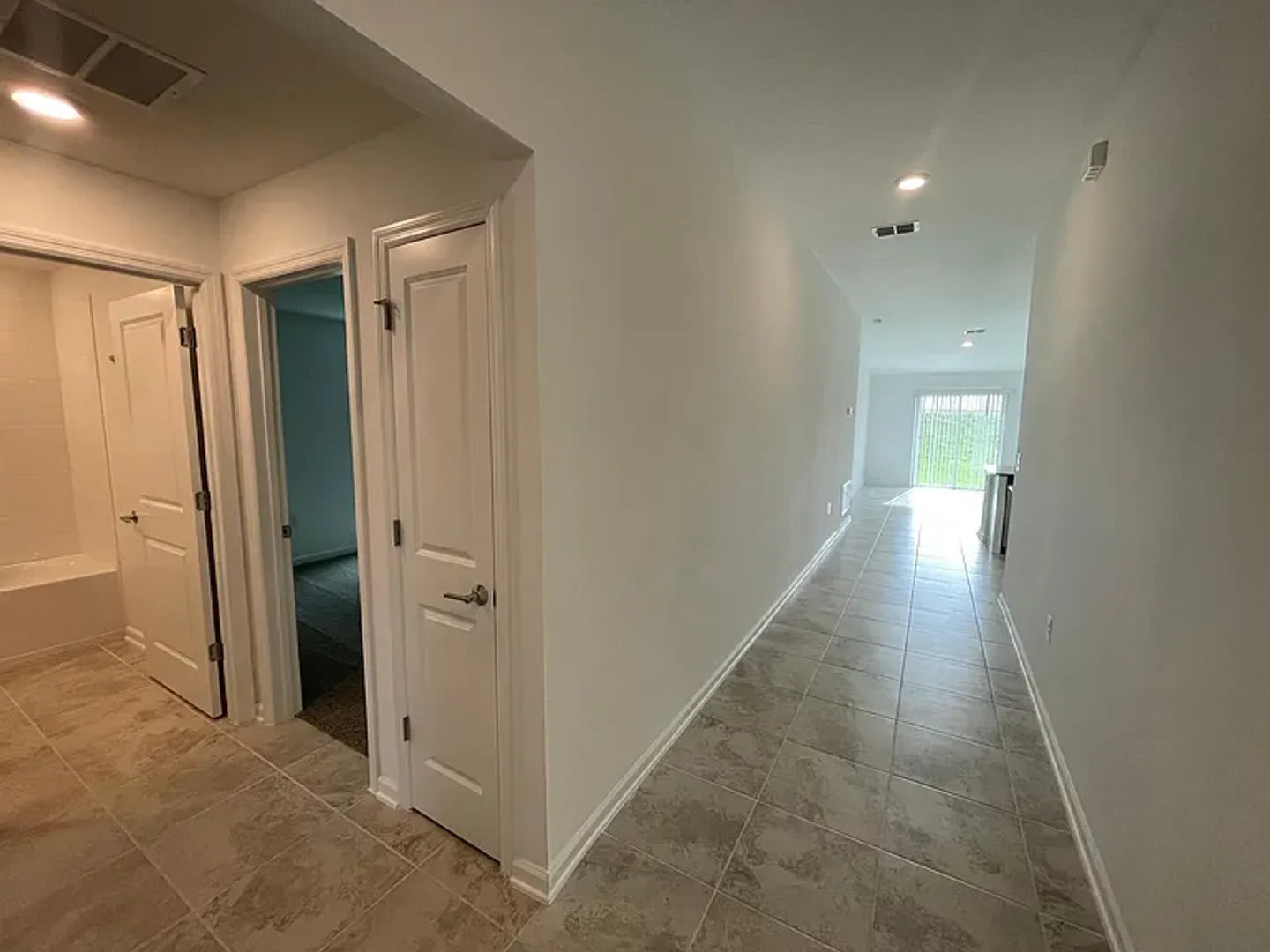 Single family home in Davenport minutes away from Posner shopping center! – photo 4