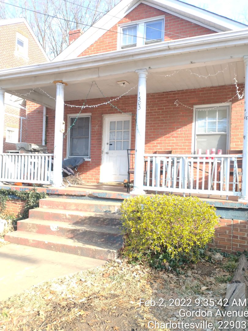 GORDON AVE HEART OF UVA 6 BR, 2 Bath Leasing Year 2027-2028 – photo 1