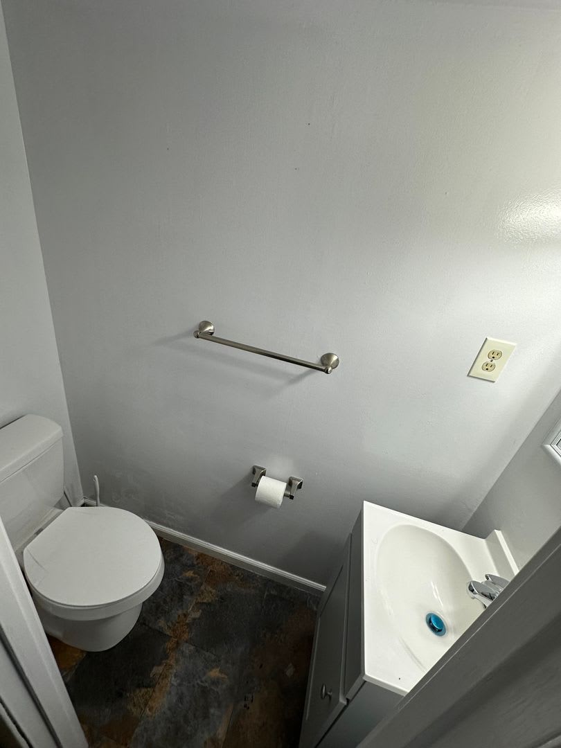 Henrico County Townhouse! 3 beds, 1.5 bath, central laundry, HVAC, parking, all electric! – photo 5