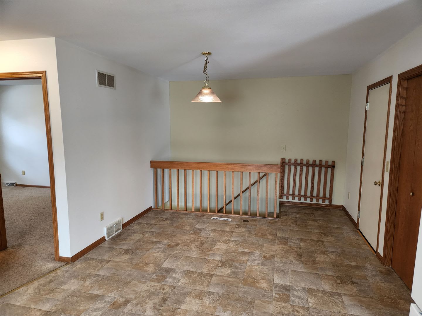 500 504 Kings Lynn Rd – photo 5