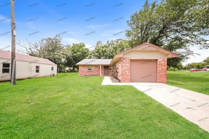 1615 Magnolia Avenue – photo 1