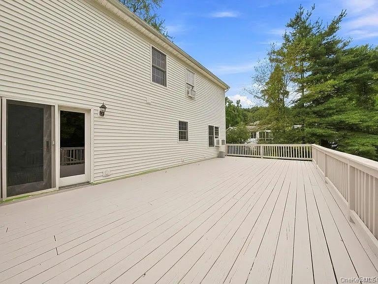 4 Fleetwood Drive – photo 3