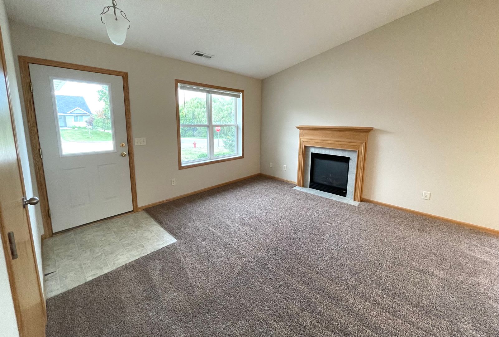 2 Bedroom, 1.5 Bath Town Home – photo 2