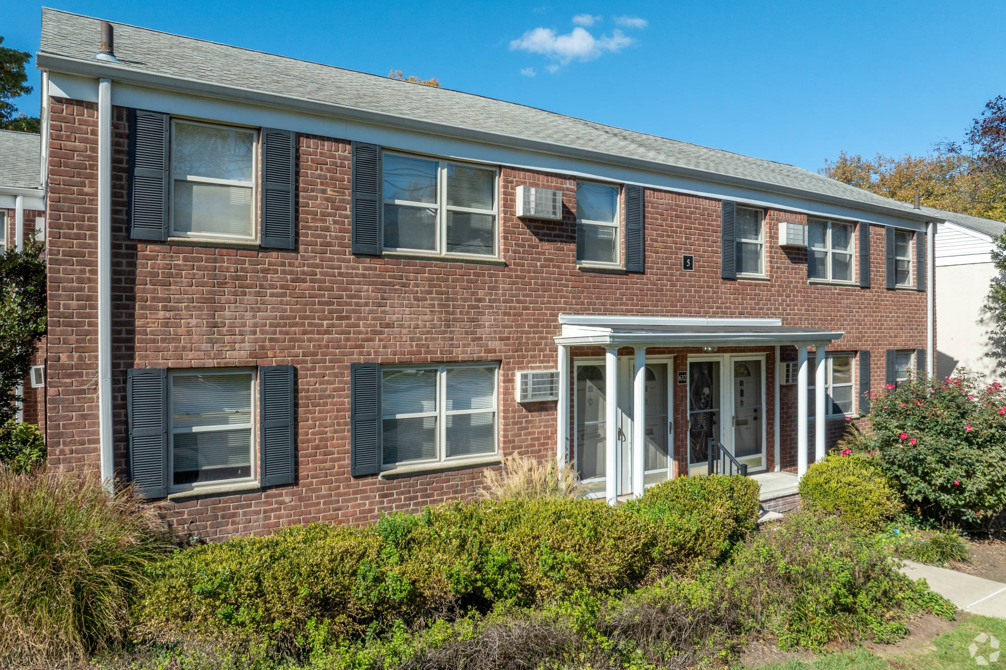 Lakeview Apartments – photo 4