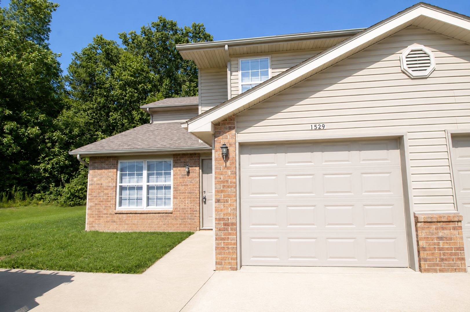 Four Bedroom, Three Bathroom Duplex with Attached Garage – photo 1