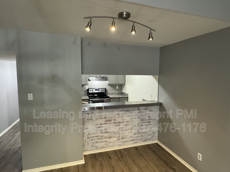 300 Lozes Avenue – photo 4
