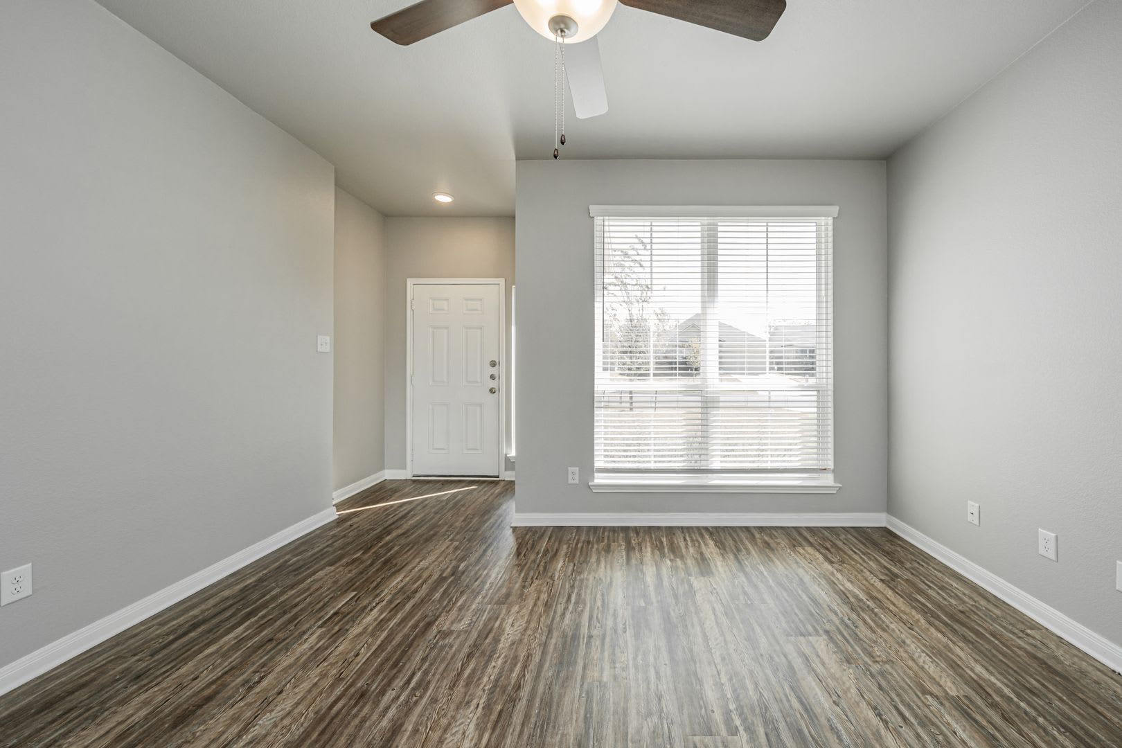 525 Fallbrook Dr – photo 4