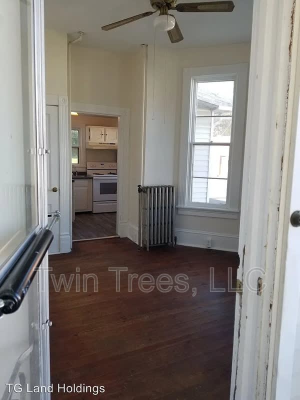 5951 King St – photo 4