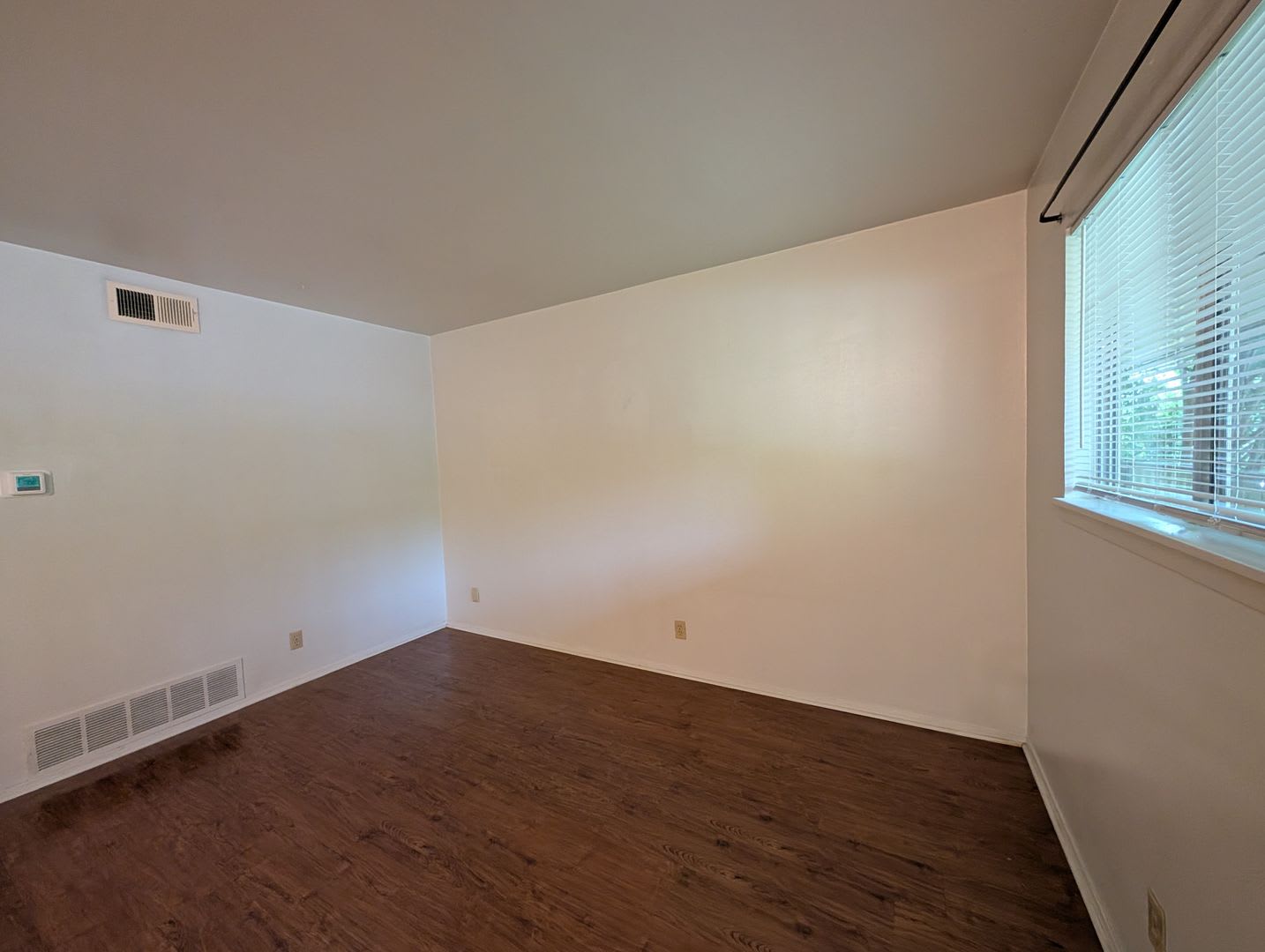 1/1 Triplex / Easy Access to I-35 / Fridge / No Carpet / CISD – photo 4