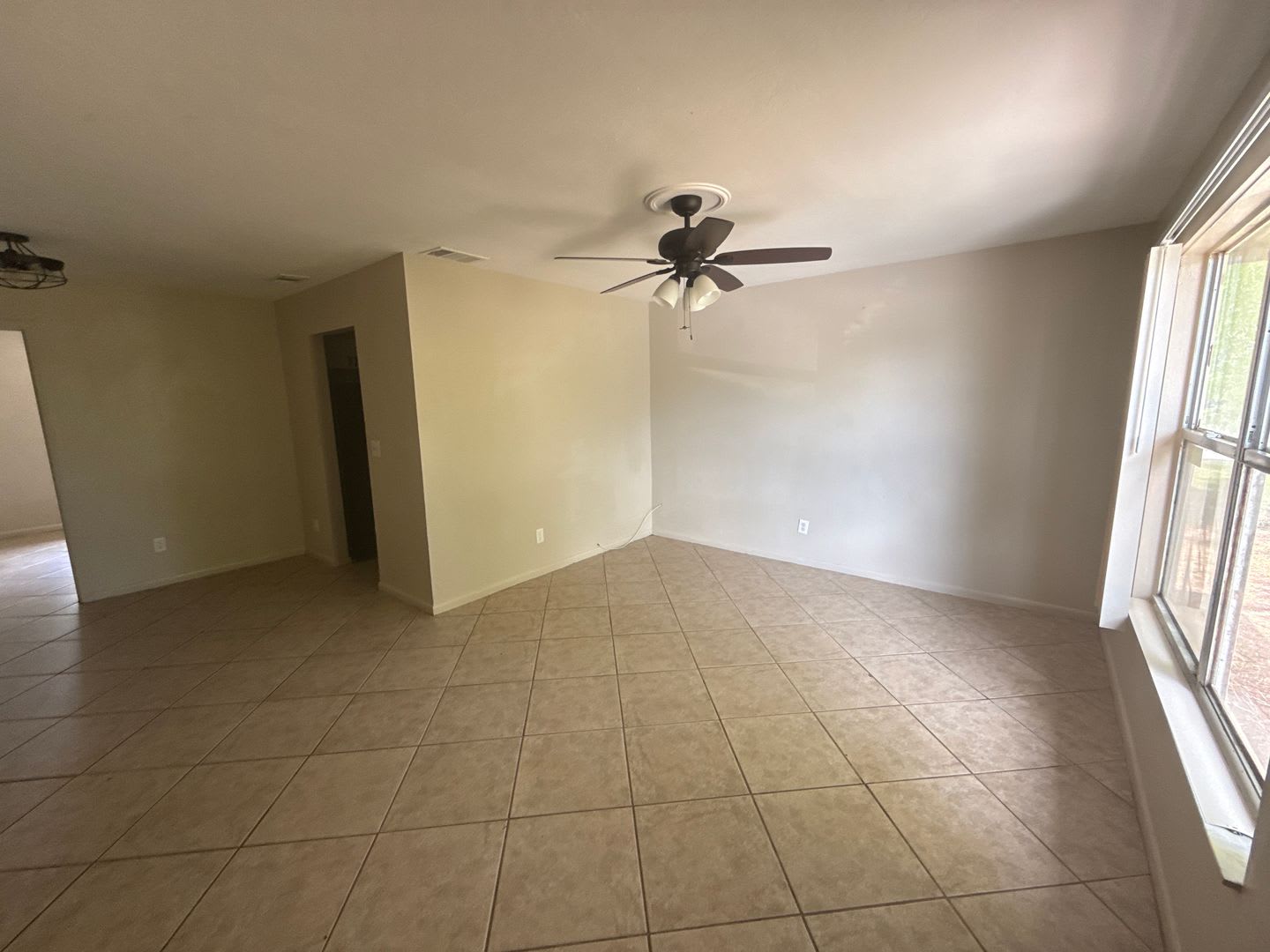 Ask About The Two Weeks Free North Fort Myers 3 Bedrooms 2 Baths Ready For A Long Term Tenant Pet Friendly Duplex – photo 3