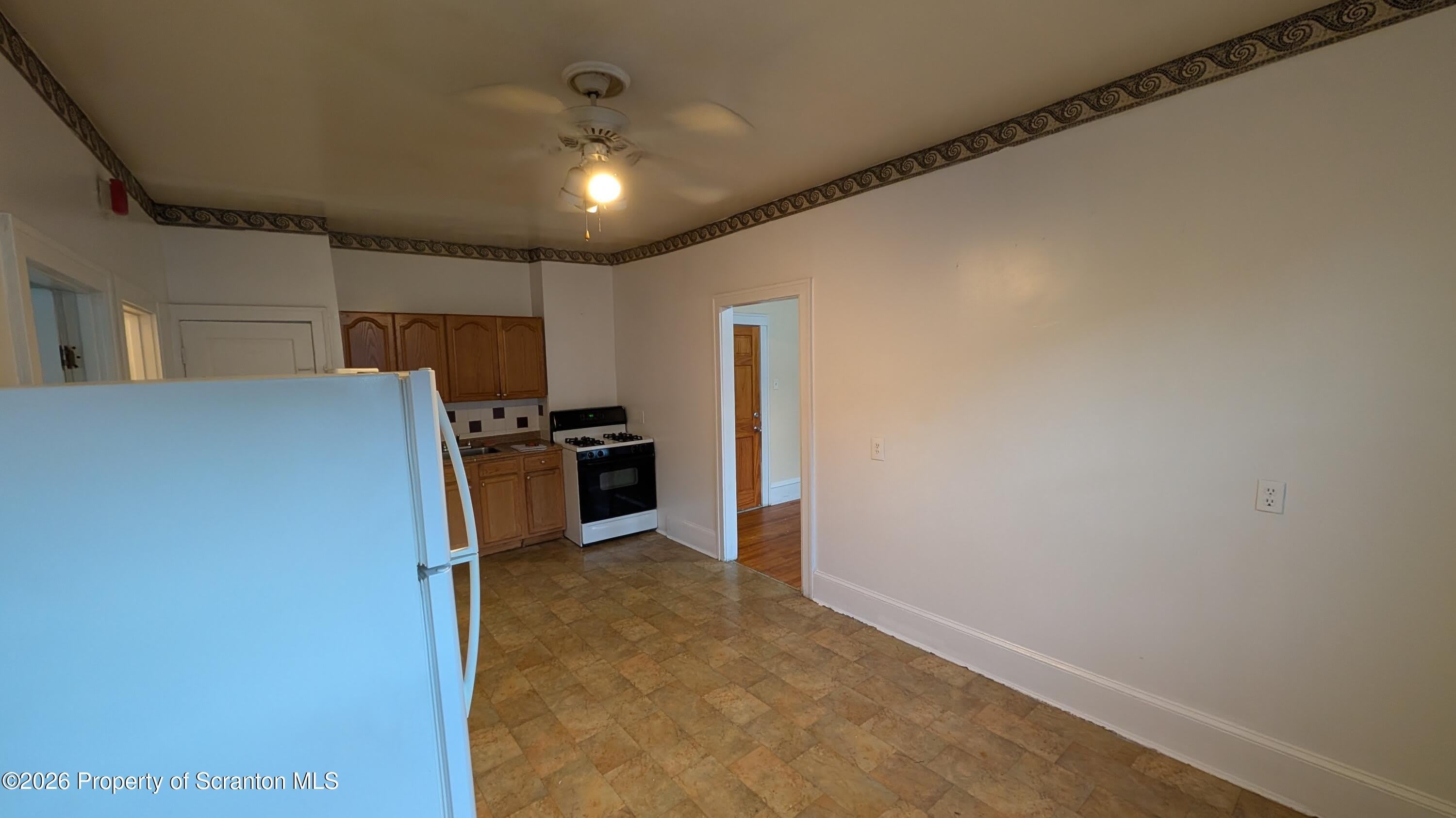 914 W Lackawanna Avenue – photo 5