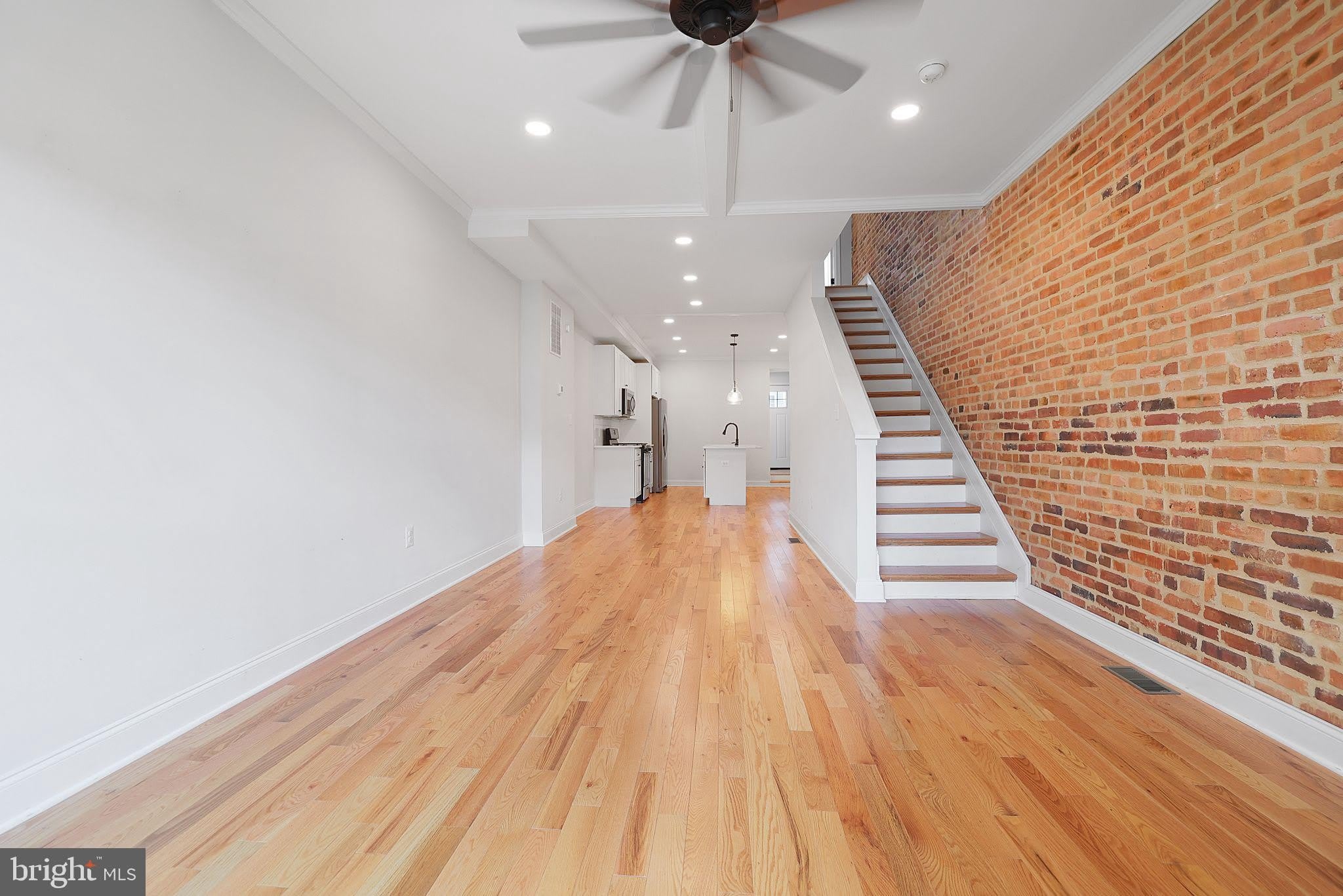219 S Clinton Street – photo 3