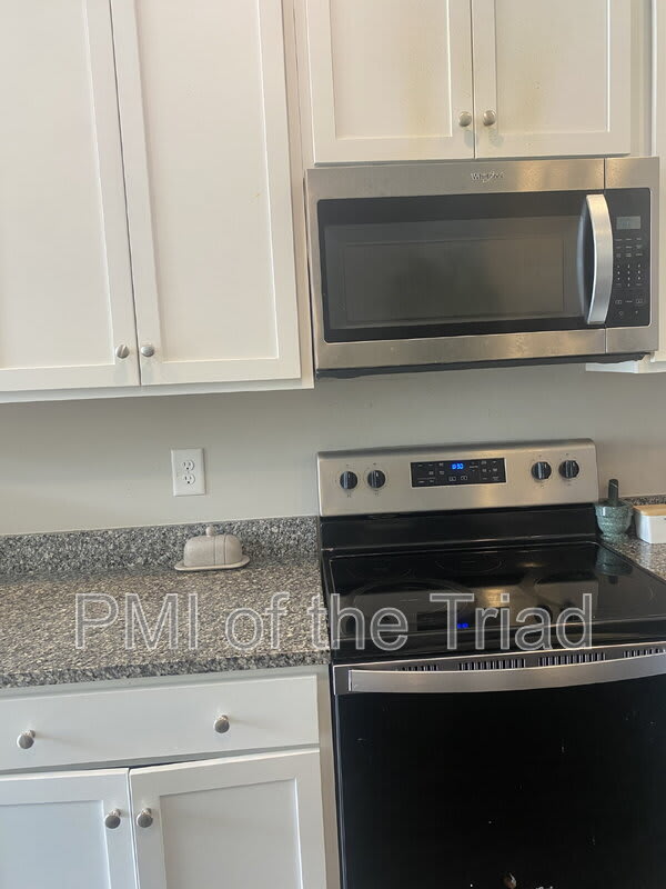 2953 York Place Dr – photo 3
