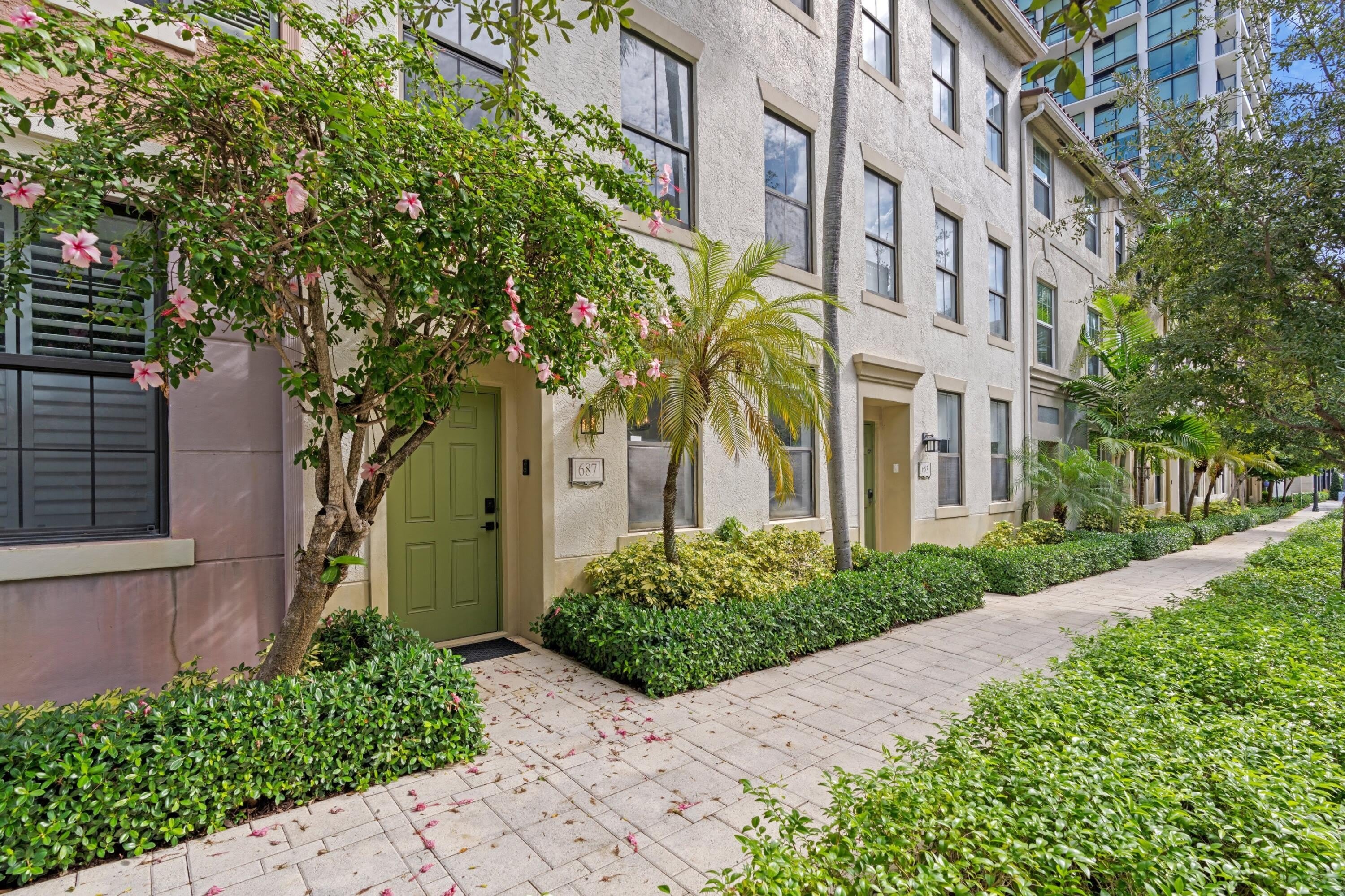 687 Hibiscus Street – photo 2