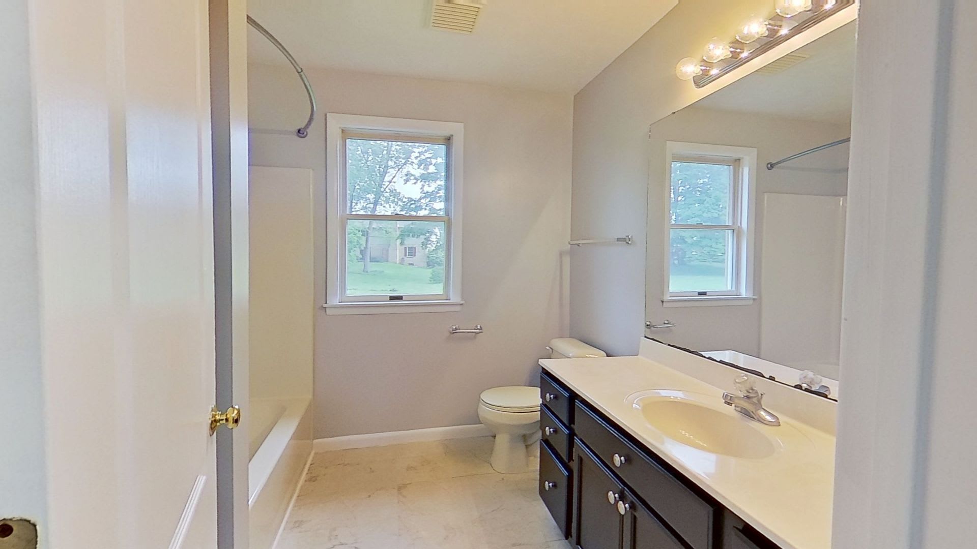 Newly Renovated Townhome in Dallastown – photo 4