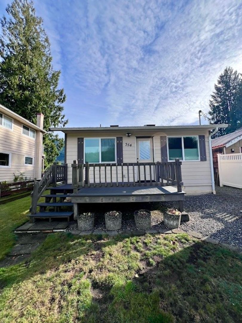 Fully Furnished Short Term Rental on Lake Samish! – photo 1