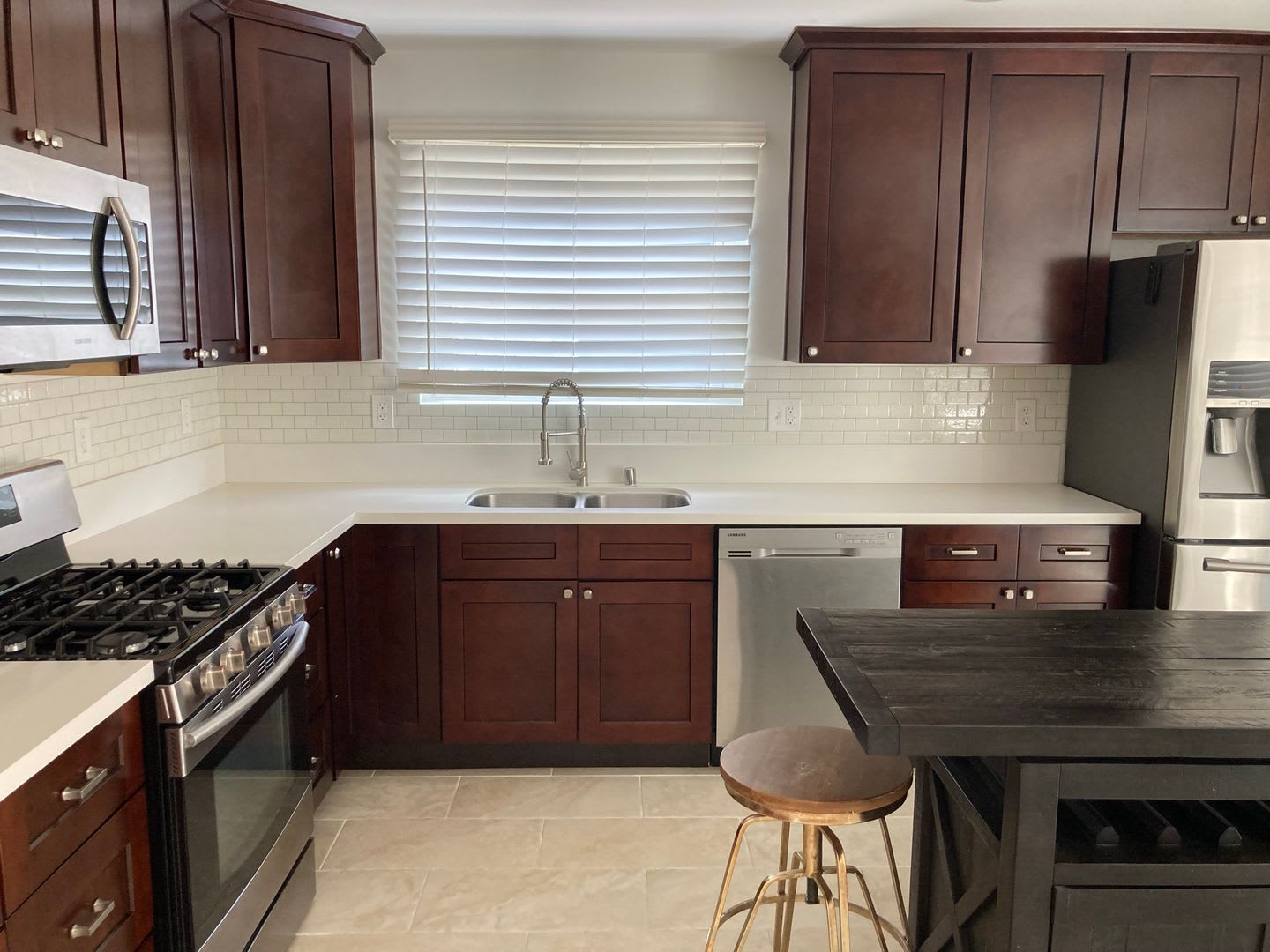 $3,795! Spacious 3-Bedroom, 3-Bathroom Home in Los Angeles! 90047! – photo 3
