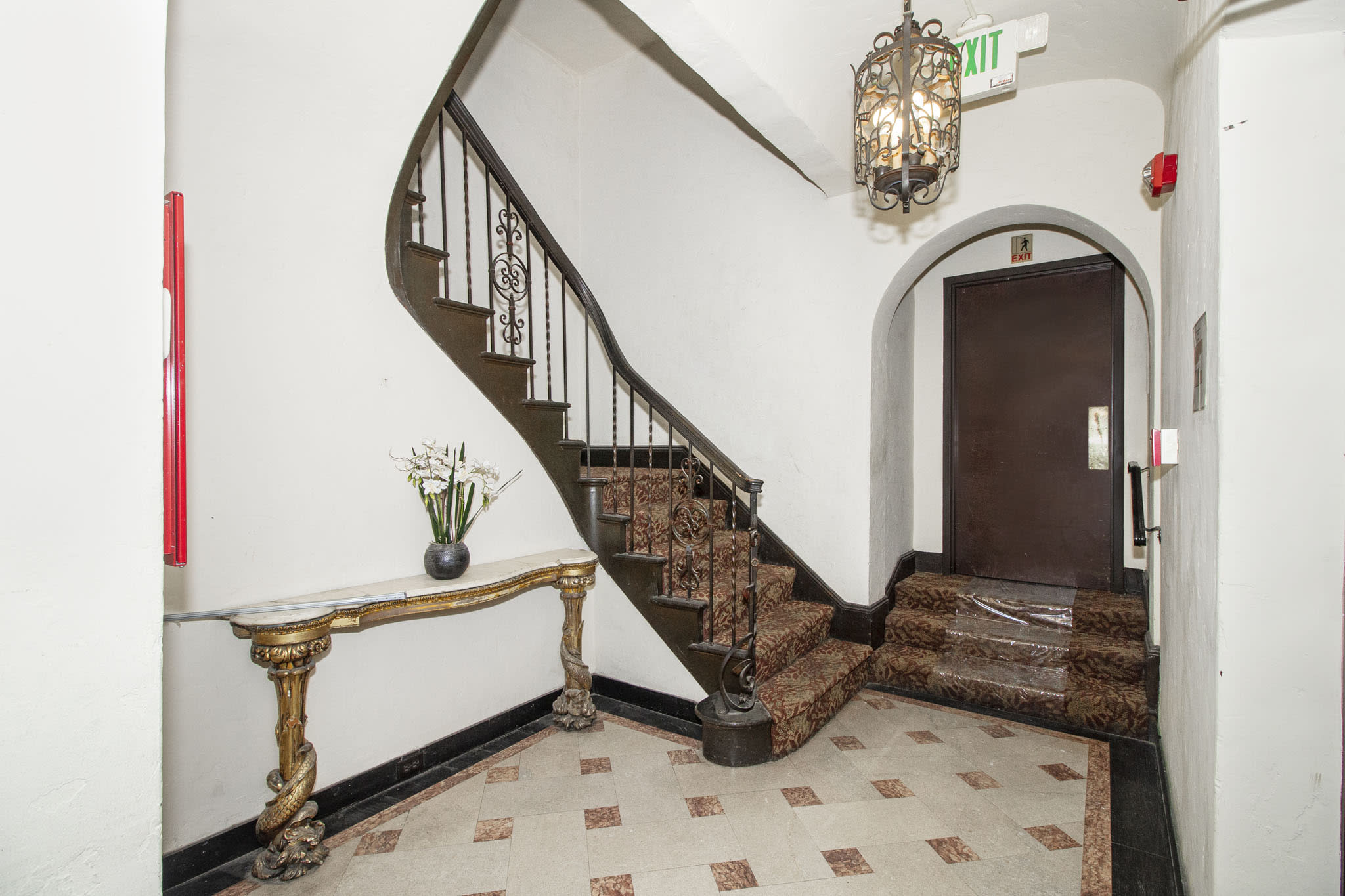 2200 Leavenworth Street – photo 3