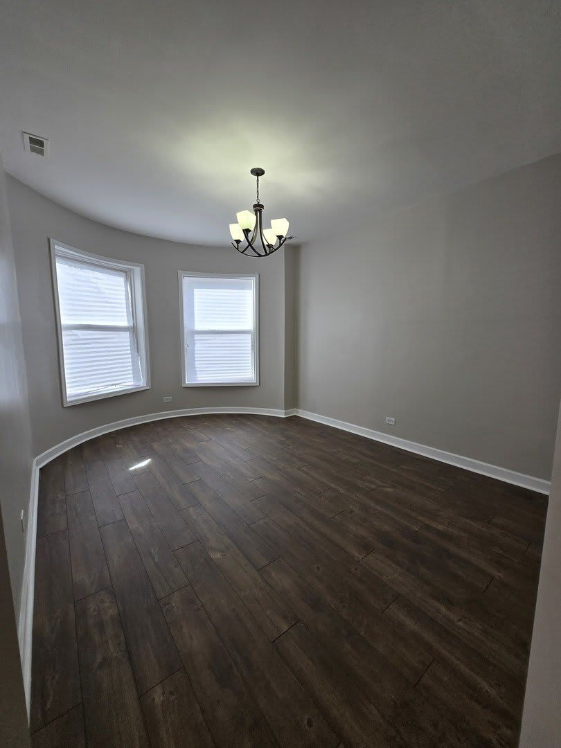 4749 S Prairie Avenue – photo 2